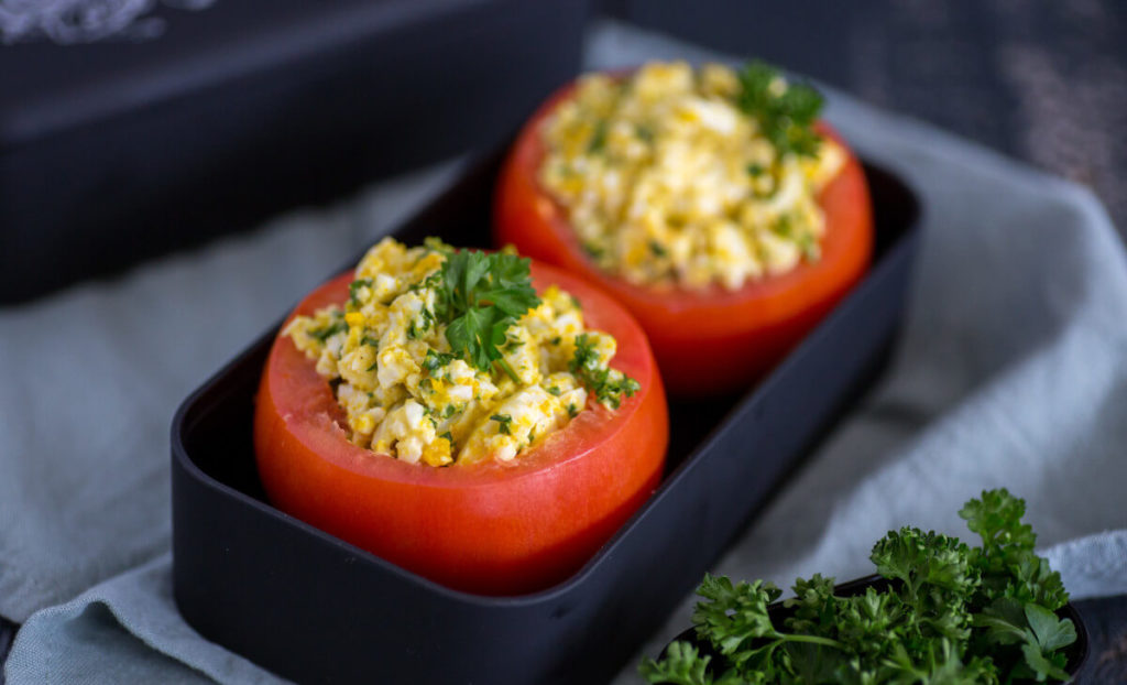 Eiersalade in tomaat