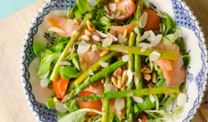 Geroosterde asperge salade met zalm